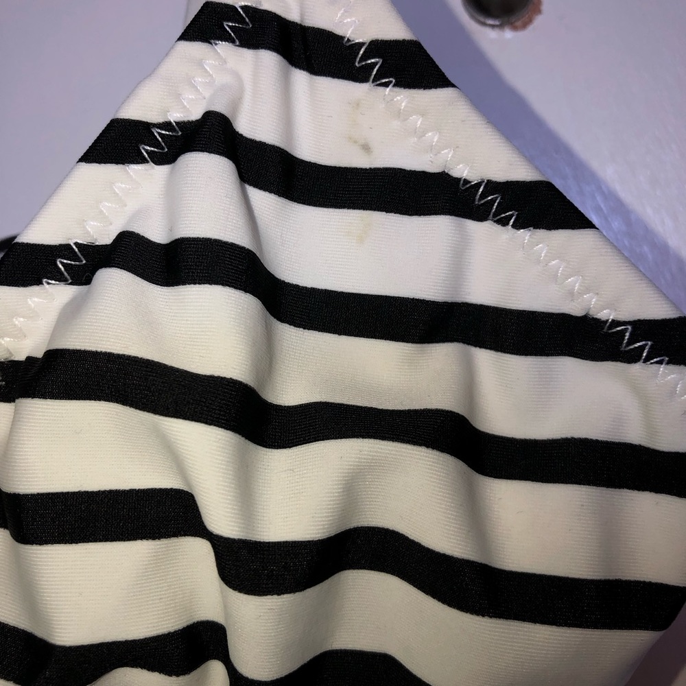Nasty Gal Black White striped Bikini top xs - Picture 7 of 8